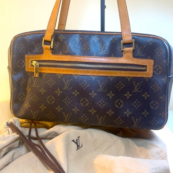 Louis Vuitton Handbags - Louis Vuitton Cite GM Monogram Shoulder Bag Vintage w/ LV dust bag Beautiful!
